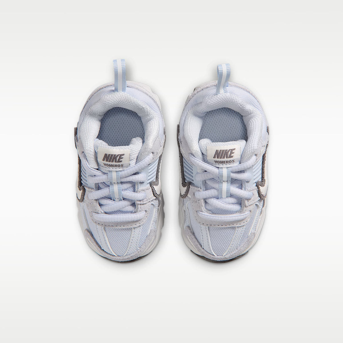 Nike Vomero 5 – Gris fútbol/Punta de Lápiz/Blanco cumbre – vista 4