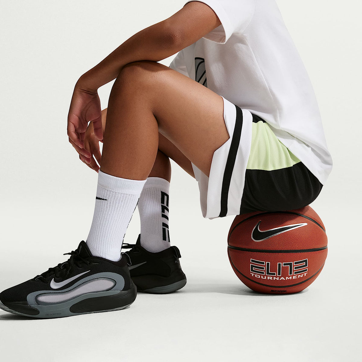 Calcetines largos de básquetbol para niños Nike Elite (3 pares) – Blanco/Negro – vista 6