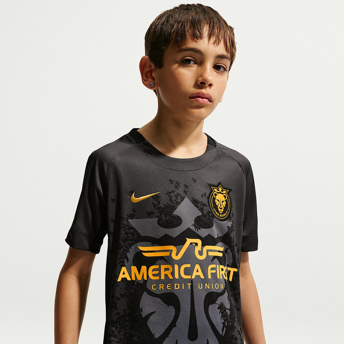 Jersey Nike Dri-FIT de la NWSL Replica para niños talla grande Utah Royals Stadium Away – Antracita – vista 1
