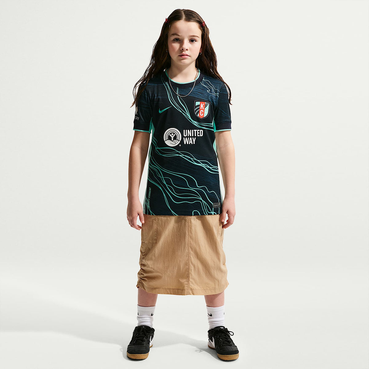Jersey Nike Dri-FIT de la NWSL Replica para niños talla grande Kansas City Current Stadium Away – Obsidiana oscuro – vista 4