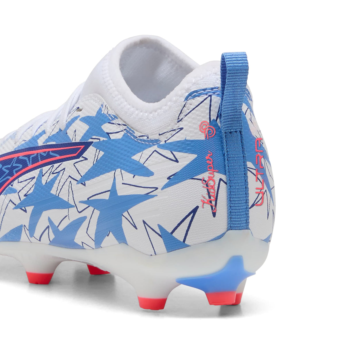 Tacos de futbol para terreno firme/artificial juveniles ULTRA 6 PRO KIDSUPER x CHRISTIAN PULISIC – PUMA White-Pink Lilac-Dusky Blue – vista 3