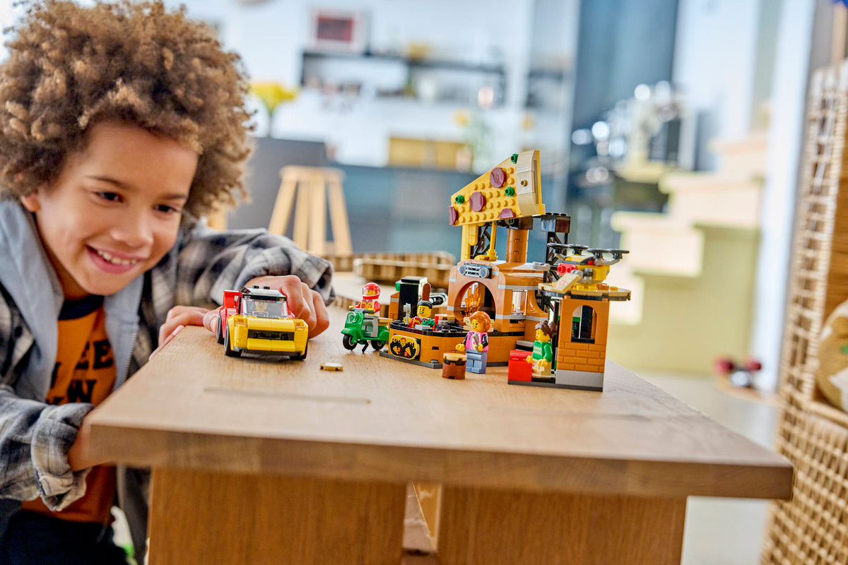 LEGO City Experiencia de Pizza a Domicilio con Vehículos 60496