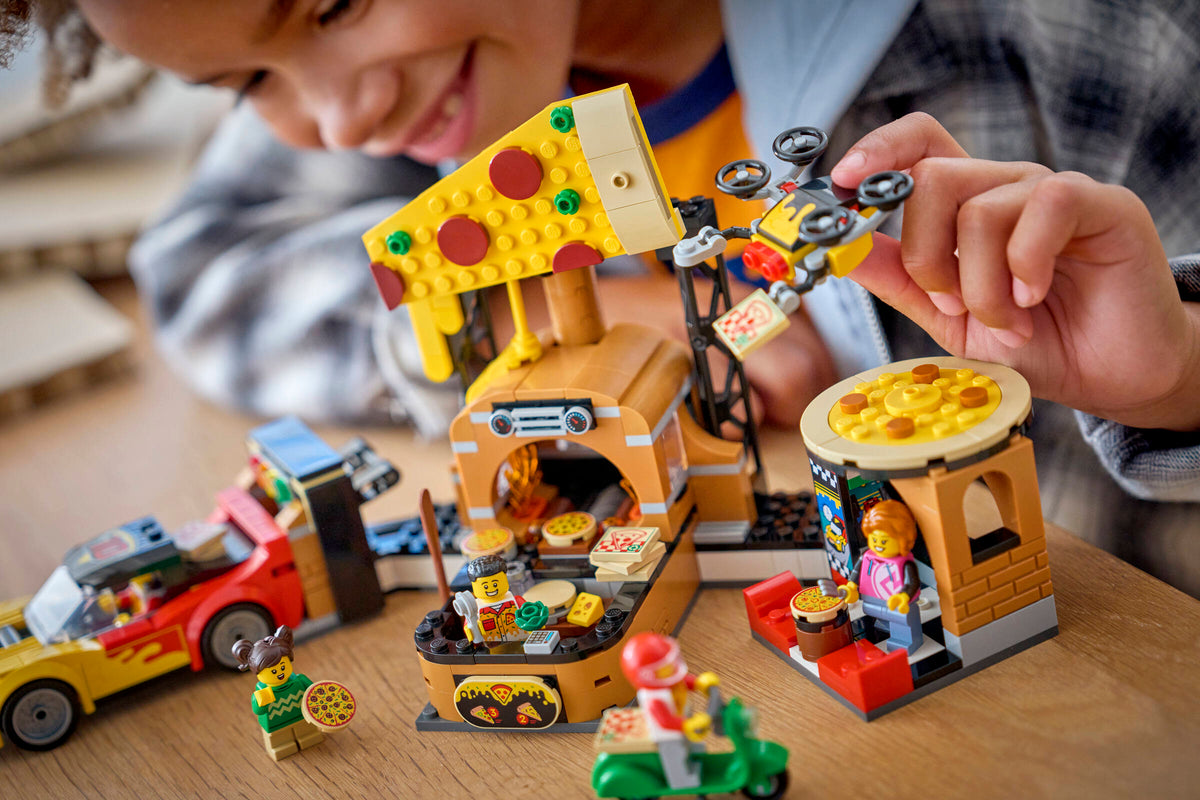 LEGO City Experiencia de Pizza a Domicilio con Vehículos 60496