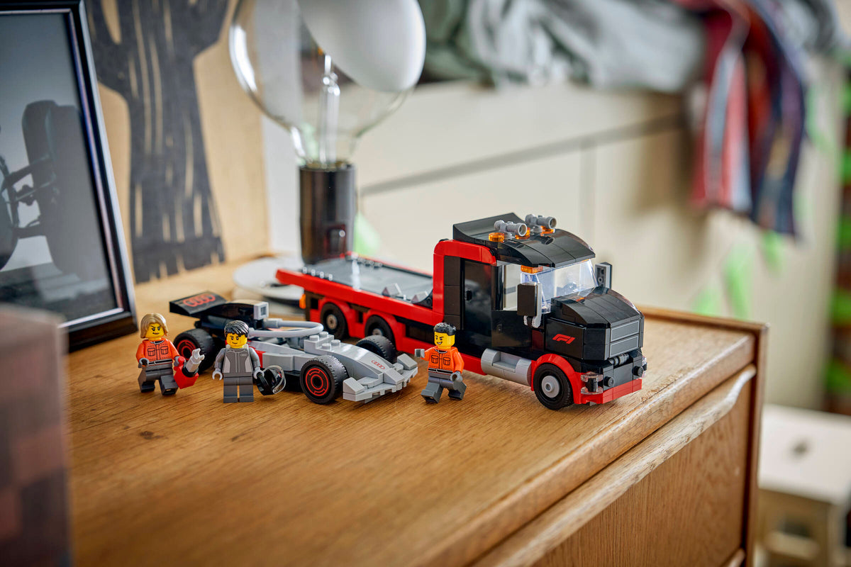 LEGO City Camión de Exhibición F1 con Auto de Carreras Audi F1 60493