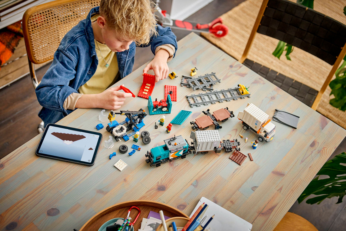 LEGO City Tren de Mercancías del Puerto con Grúa y Camión 60509