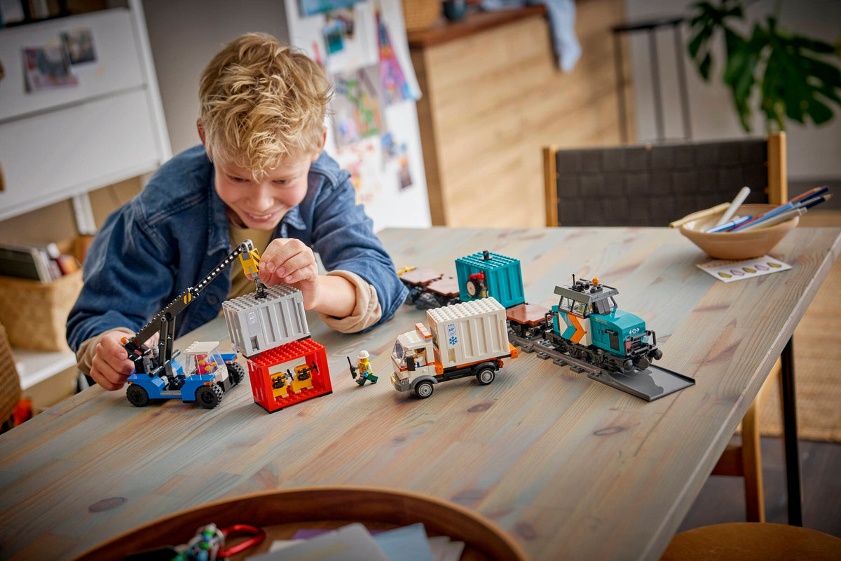 LEGO City Tren de Mercancías del Puerto con Grúa y Camión 60509
