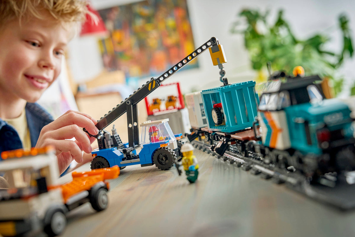 LEGO City Tren de Mercancías del Puerto con Grúa y Camión 60509